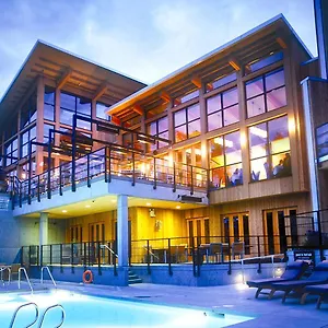 ***** Resort & Canada