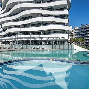 **** Resort The Wave Australia
